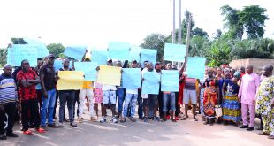 MEMBERS OF IME-OYIBU COMMUNITY PROTESTING