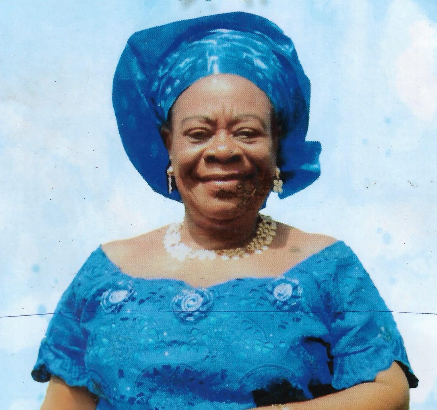 During-the-interment LATE EZINNE VICTORIA OBIAGELI ONYEKPEZE LAID TO REST